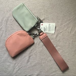 Dual pouch wristlet. Seal grey/ pastel pink